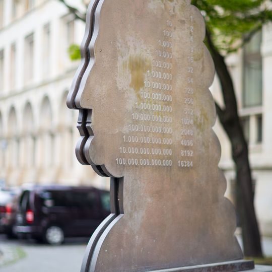 Leibniz Monument