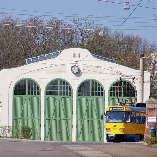 Wagenhalle , Verwaltungsgebäude und Einfriedung eines Straßenbahnhofes Rathausplatz 9; 11