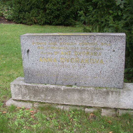 Pomník matky Antonína Dvořáka