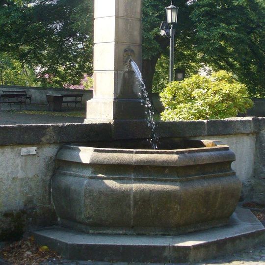 Kašna u sochy svatého Jakuba de Marchia v klášteru v Hejnicích