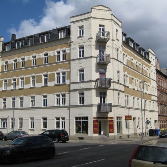Mietshaus in geschlossener Bebauung in Ecklage Lutherstraße 60