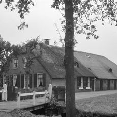 Boerderij, afgewolfde gevel, langhuistype