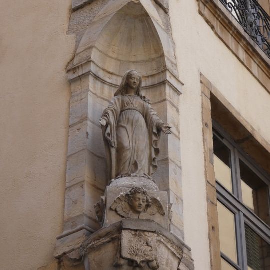 Vierge rues Lanterne et Longue