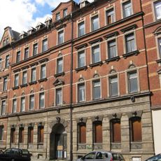 Mietshaus in geschlossener Bebauung und rückwärtiger Gewerbebau Lutherstraße 56