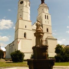 Kašna se sochou Cupida v Krnově na náměstí Osvobození