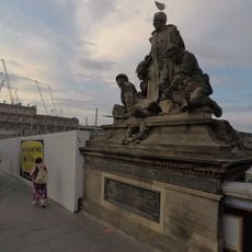 North Bridge foundation stone & war monument