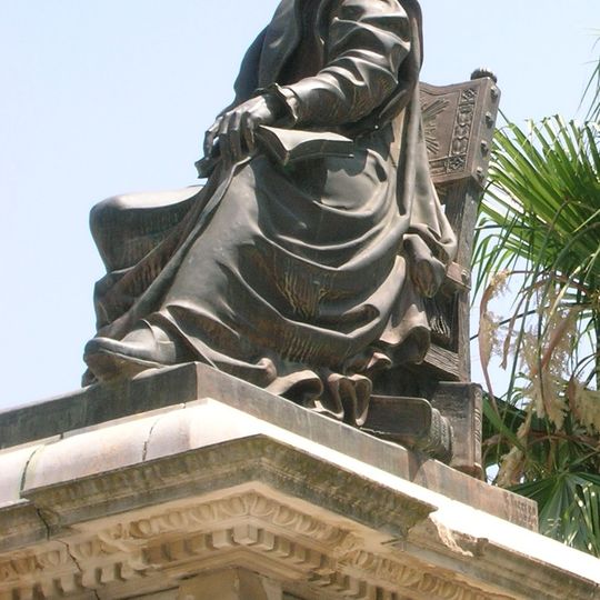 Estatua Elio Antonio de Nebrija