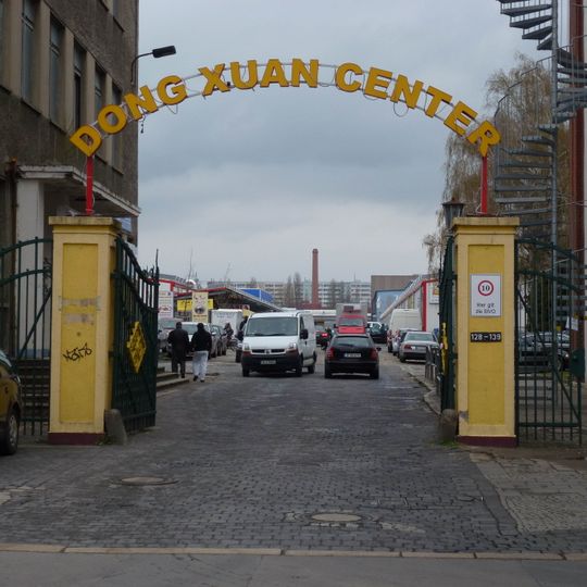 Dong Xuan Center