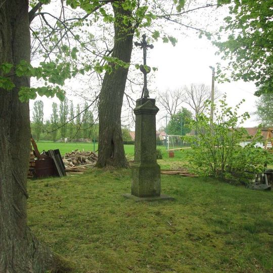 Kříž severně od Bíluk