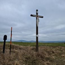 Kříž v poli u dálnice severně Žebráku - Sedlce