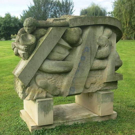 Socha Kroky na Střeleckém ostrově pod Tyršovým mostem v Litoměřicích