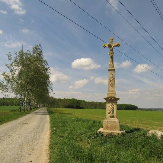 Kříž u Střelic vedle polní cesty