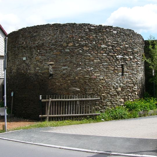 Stadtmauer mit Pulverturm Graben