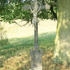 Kříž na pastvině východně od Radenova