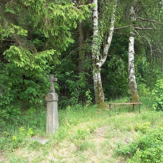 Kříž pod zaniklým Valtířovem