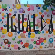 Mural que visibiliza uno de los objetivos de desarrollo sostenible. En el mural, se lee la palabra «Igualdad».
