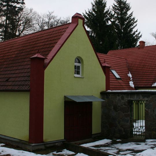 Kaplica, ob. dom mieszkalny w Warcinie