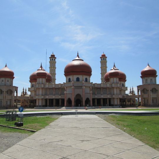 Baitul Makmur Meulaboh Grand Mosque