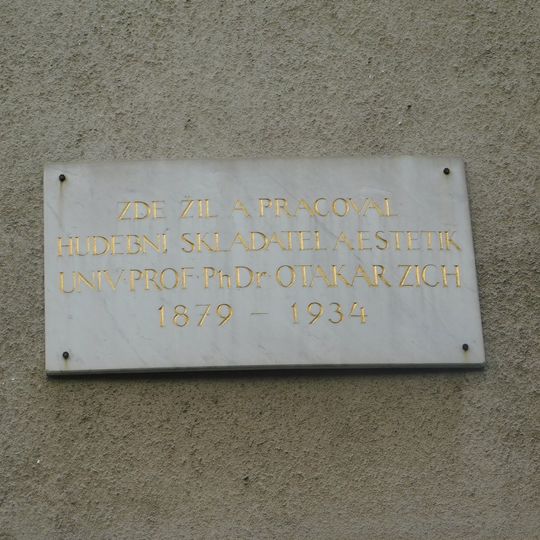 Pamětní deska Otakara Zicha na domě Šrobárova 1838/36 na Vinohradech