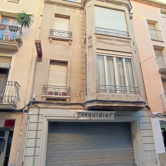 Habitatge amb tribuna de J. Vilaseca Rivera al carrer Guinedilda