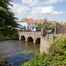 Courtine ii-iii met vischpoort, brug, kazematten en muurresten