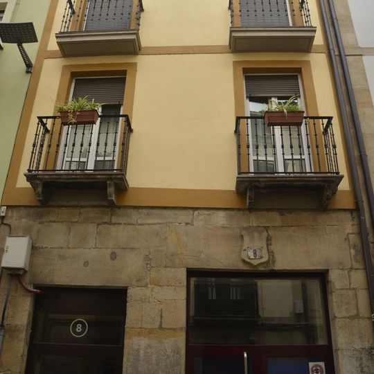 Kale Zaharra 8 etxea