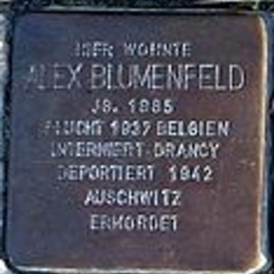 Stolperstein en memoria de Alex Blumenfeld