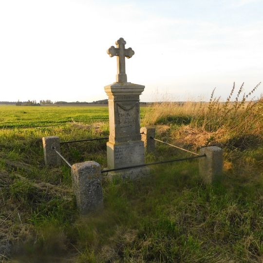 Kříž u cesty jihozápadně od Otročína