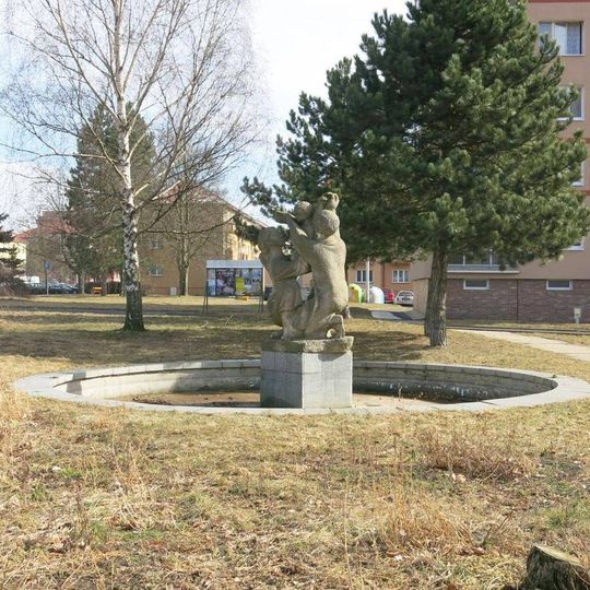 Socha Rodina v Družební ulici v Ostrově nad Ohří