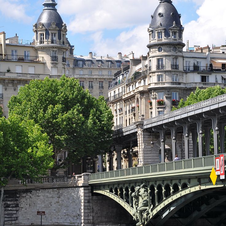 Buildings in the rue de l'Alboni