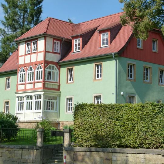 Wohnhaus und Nebengebäude Pirnaer Straße 81