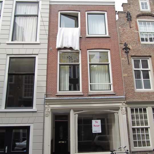 Pandje onder schilddak