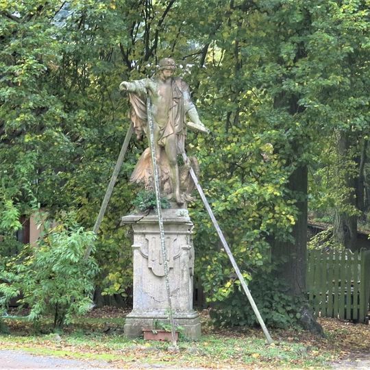 Socha Ganymeda v zámeckém parku ve Vidimi