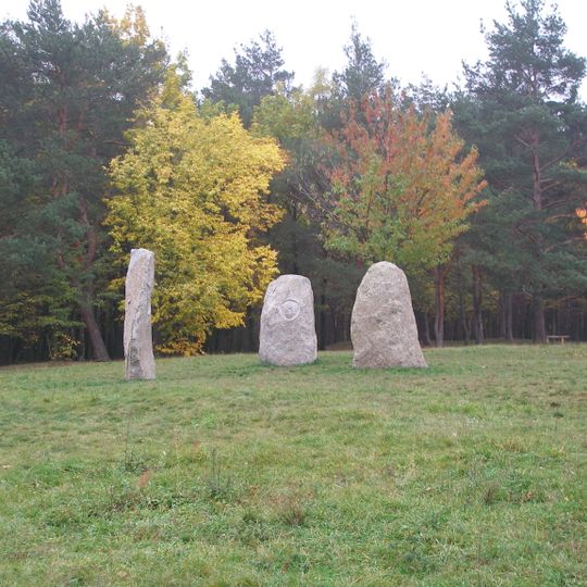 Novodobé menhiry v parku Na Farkách v Praze 8