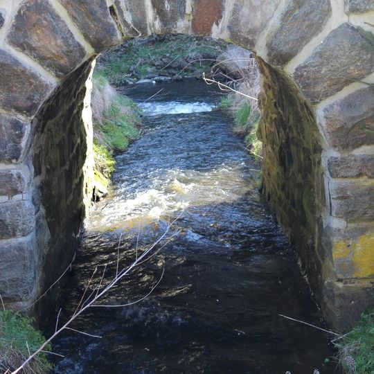 Železniční most přes levé rameno Pramenského potoka