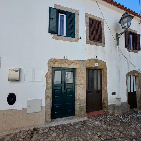Casa com Porta Manuelina na Rua do Penedo, n.º 4