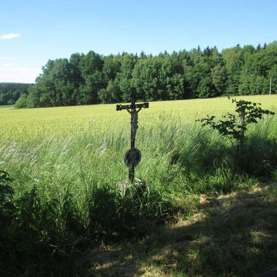 Kříž západně od Antonky u silnice