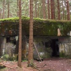 R-S 54 Na potoku casemate