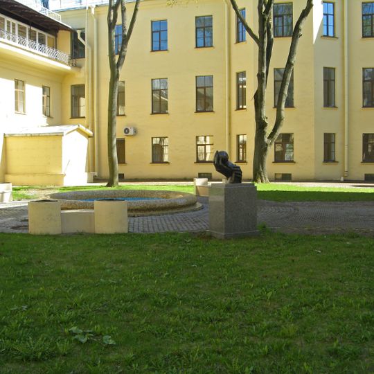 Сад во внутреннем дворе