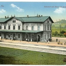 Empfangsgebäude eines Bahnhofs mit Stellwerksanbau Bahnhofstraße 48