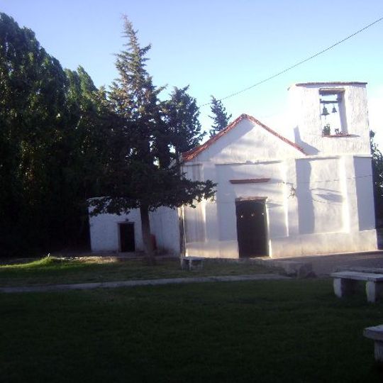 Iglesia de Achango y su entorno, compuesto por el caserío, los corrales y el cementerio