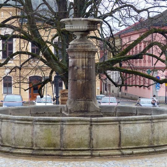 Kašna na náměstí Československé armády v Kamenici nad Lipou