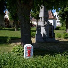 Památník v Nevřeni