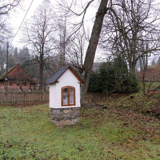 Kaplička v Ostružné u potoka