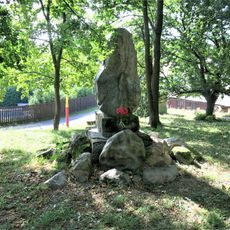 Jubilejní pomník Františka Josefa I. na rozcestí v centru Zahrádek