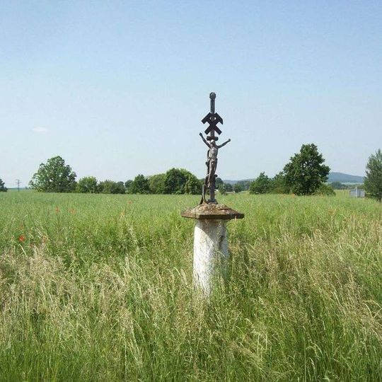 Kříž u křižovatky západně od Dobřan