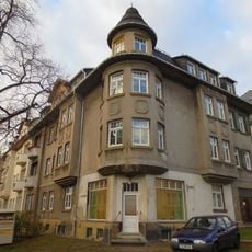 Mietshaus in Ecklage mit Vorgarten Terrassenstraße 15