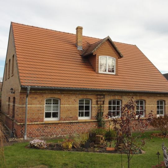 Wohnhaus eines kleinen Gehöftes Hermannsdorfer Straße 1