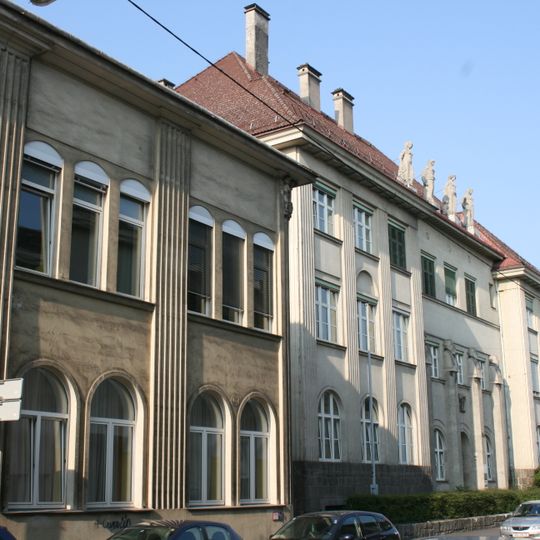 Grillparzerschule und ehem. Raimundschule