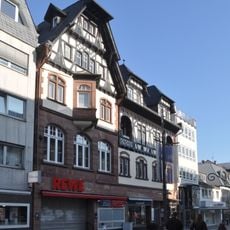 Wohn- und Geschäftshaus